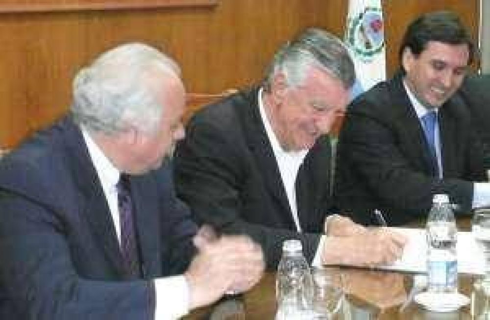 Capital, con m�s agua potable y red de cloacas