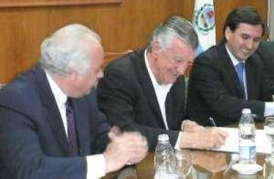 Capital, con m�s agua potable y red de cloacas