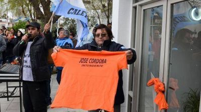 Municipales de Caleta respondieron a C�rdoba con masiva marcha de protesta