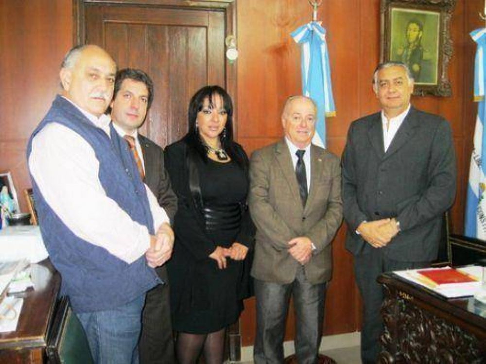 Empresarios piden regular llegada de puestos comerciales informales