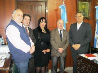 Empresarios piden regular llegada de puestos comerciales informales