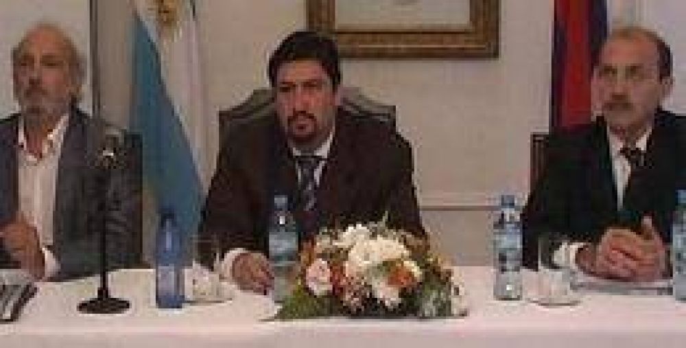 El Gobierno de Closs y sus negocios millonarios con la consultora Dextra