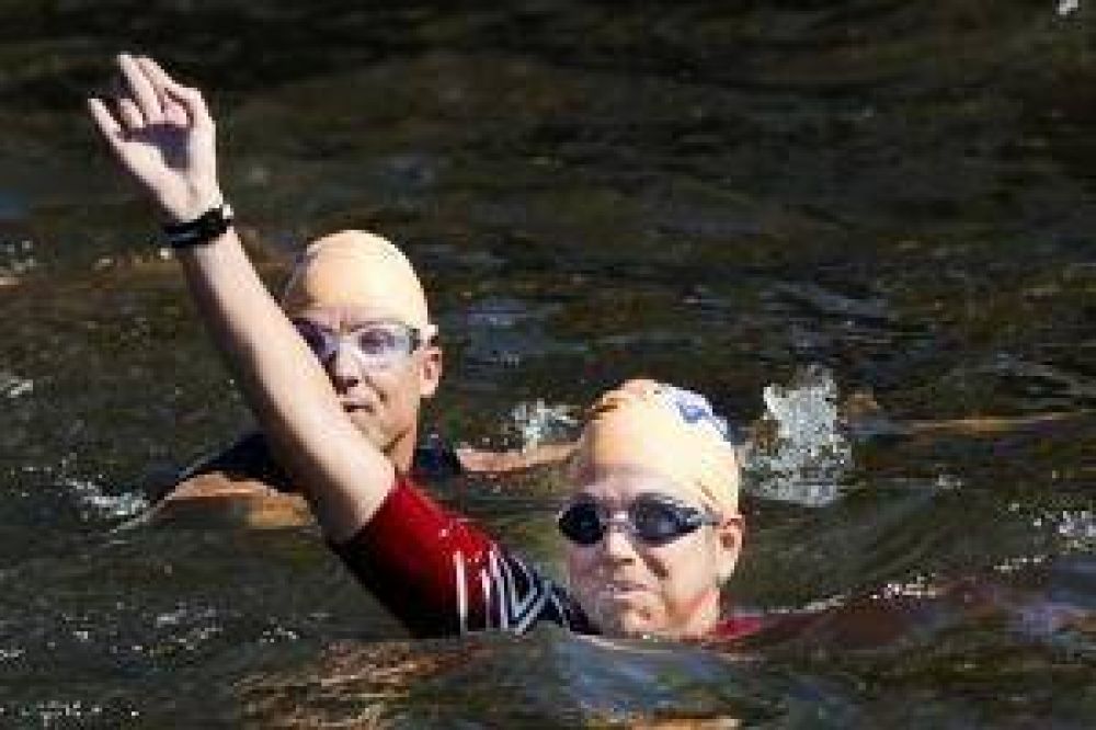 M�xima cruz� a nado el Canal de �msterdam