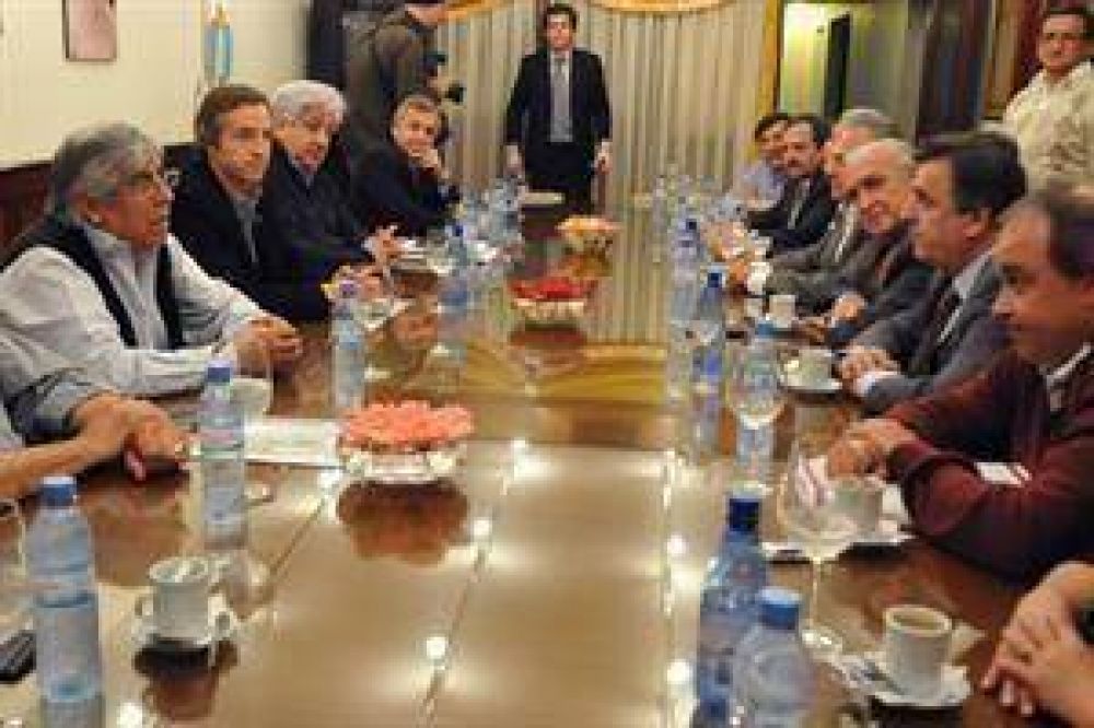 Moyano y la UCR cerraron filas contra la reforma de la Constituci�n
