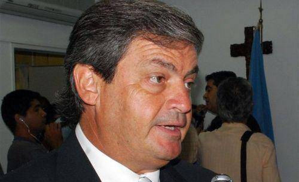 Siri: �Si Capitanich dice la verdad no deber�a temer la Consulta�.