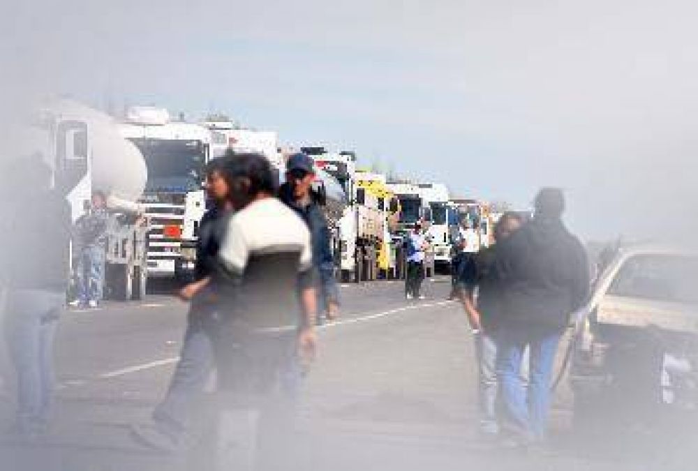 Los municipales de Plottier cortan la Ruta 22