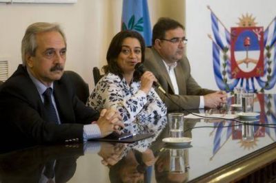 La Gobernadora otorg� los Kit de TV Digital a cinco entidades de bien p�blico