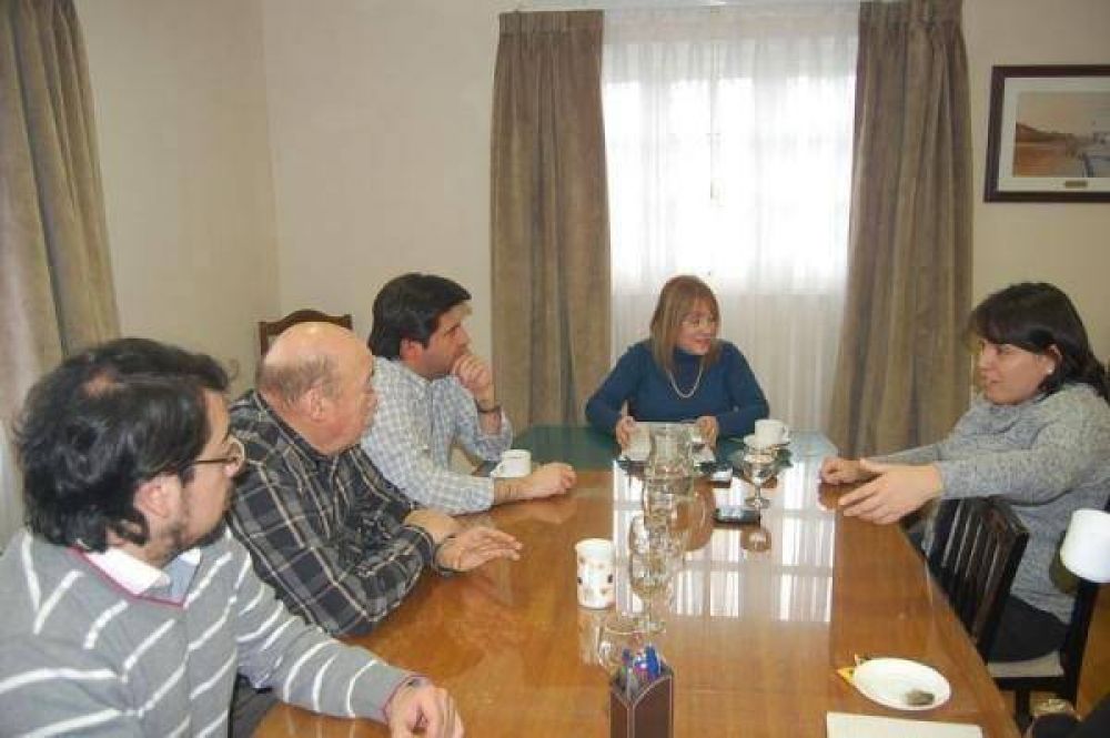 Concejales y la legisladora Andrade hablaron de �falta de gesti�n� en los hospitales p�blicos