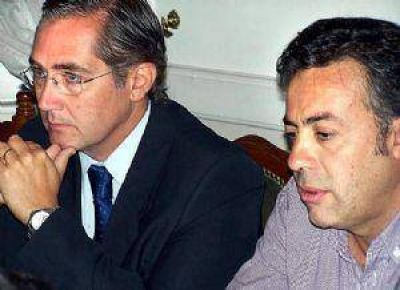 El cobismo y la UCR quieren 170 millones m�s para las comunas