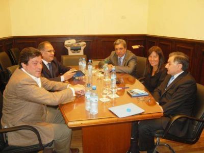 Acuerdo entre la FAM y el Senado