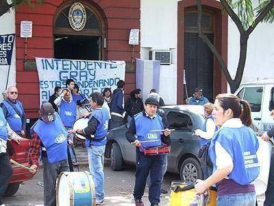 Echeverria: Municipales se movilizaron por el pago de horas extra