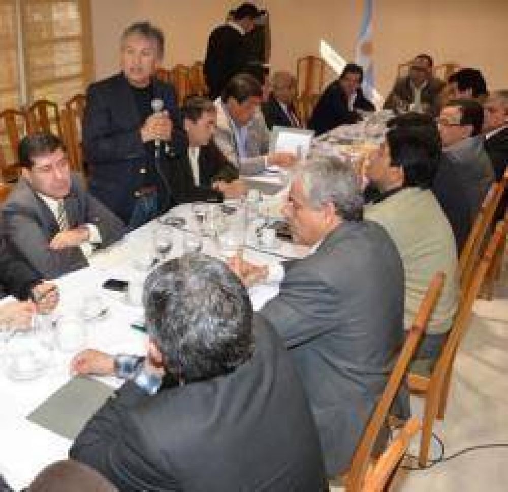 Gobierno, diputados e intendentes planifican un mega plan de obra p�blica