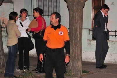 Otro hallazgo de los perros en busca de Sof�a: llegaron hasta una moto en departamentos ubicados en 19 entre 2 y 4	