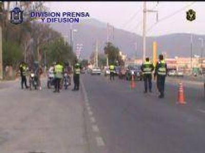 La Polic�a desaloj� la Ruta 11, donde se manifestaban los remiseros