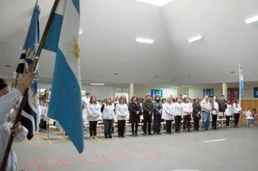 Oliva y Pesse representaron al Ejecutivo Provincial en acto por el D�a del Maestro