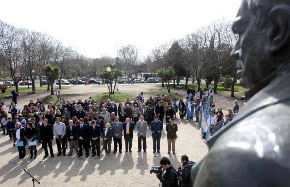 En el D�a del Maestro, disyuntiva por Sarmiento