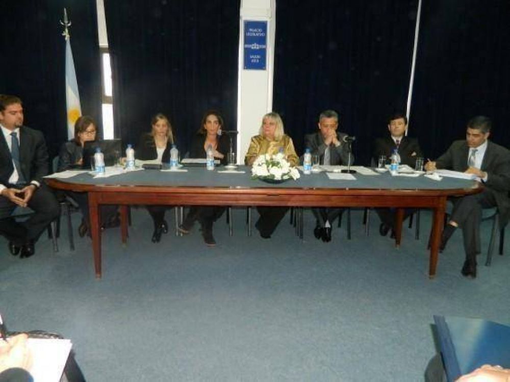Ministros del Ejecutivo expusieron ante diputados los alcances del proyecto de ley Presupuesto 2013