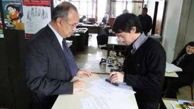 Piden que la fiscal�a determine incompatibilidad de cargos 