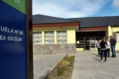 Buzzi record� el "D�a del Maestro" en Aldea Escolar