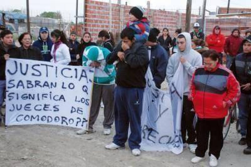 Marcharon en Km. 8 pidiendo por el pibe Ezequiel Videla y otros cr�menes impunes