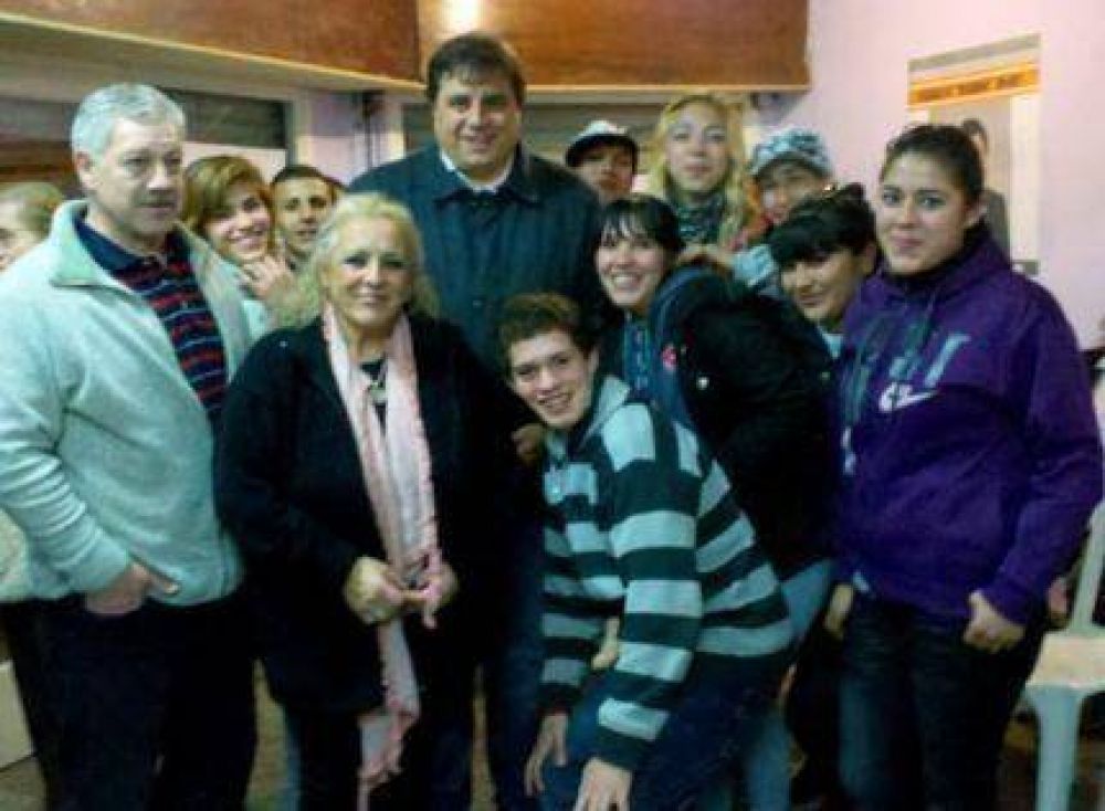 Manino Iriart va por m�s�Inaugur� local partidario en el Puerto