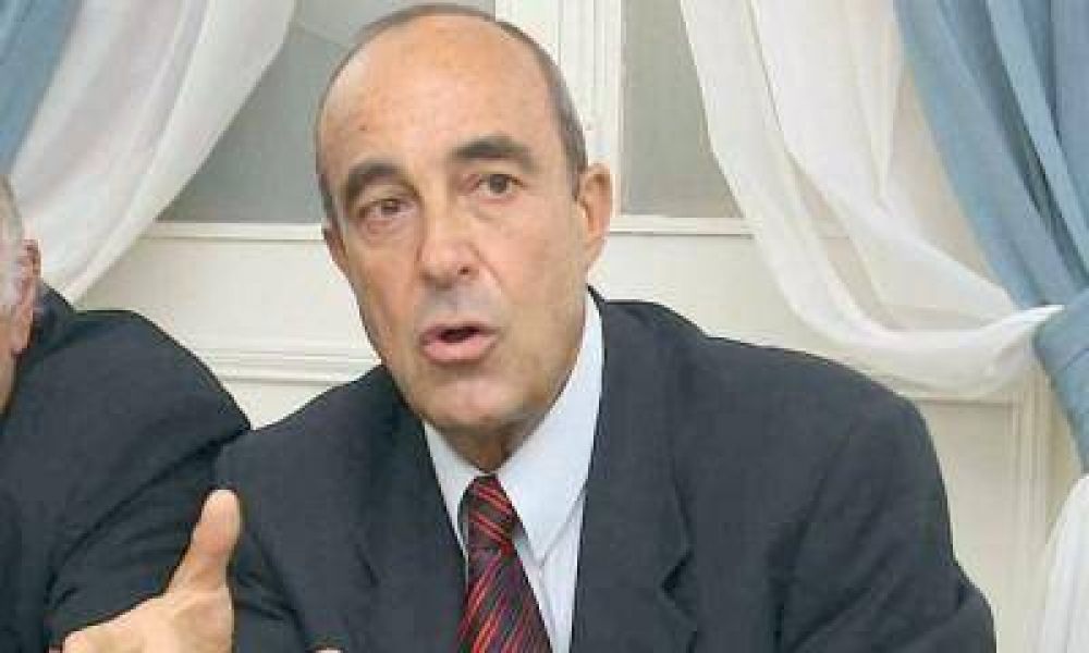 Esc�ndalo en la Legislatura por un cruce entre senadores radicales y militantes K