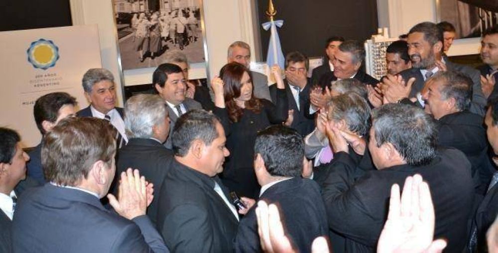 Insfr�n y los intendentes formose�os cierran historica jornada junto a la presidenta CFK