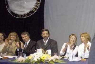 En la Industrial, Nasisi dijo que no contempla suspender al director