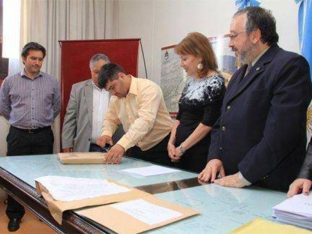 Paran�: Licitaron obras de asfalto y desag�es para el barrio Presidente Per�n