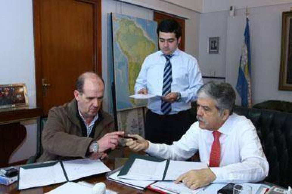 Inundaci�n: Zurro firm� un convenio con De Vido por obras