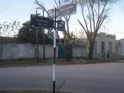 Se hacen pasar por polic�as y roban una casa