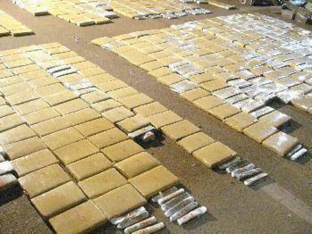 Caen tres polic�as por la desaparici�n de marihuana en localidad de Misiones
