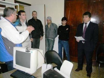 Por siete despidos se inici� un paro y toma de la planta en la empresa GKN
