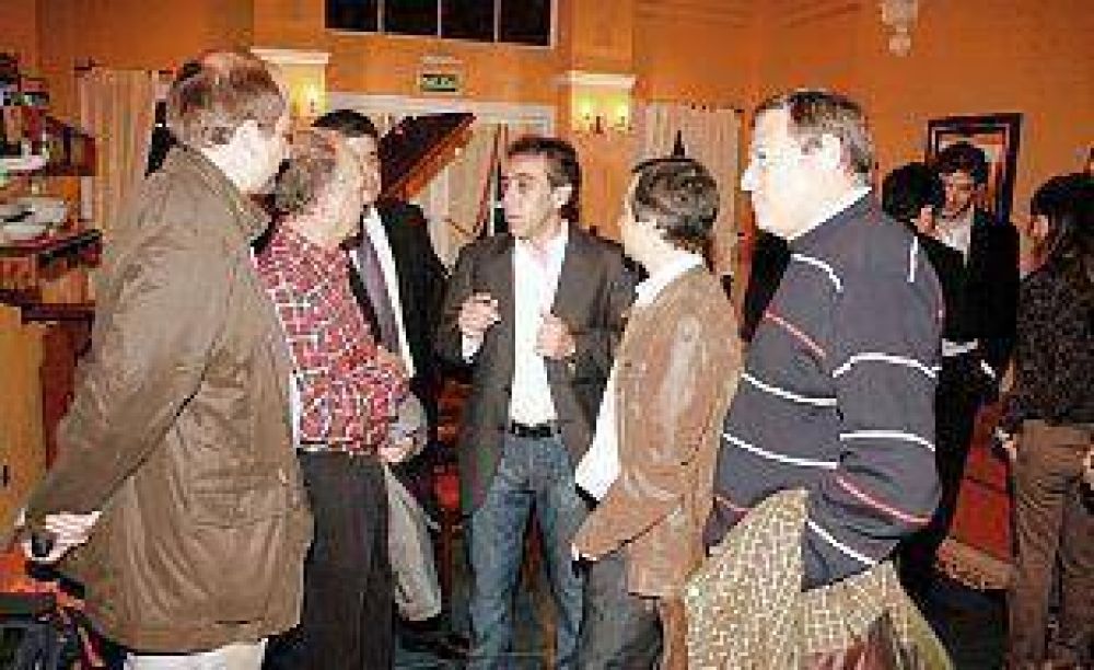 Guzman se reuni� con j�venes empresarios de Escobar