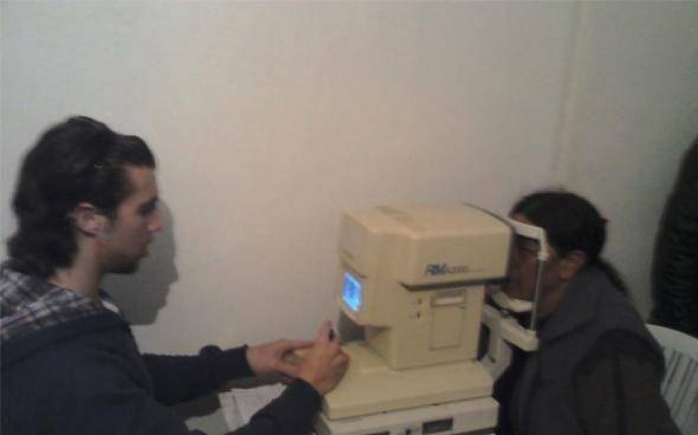 Por medio de controles oftalmol�gicos del Ministerio de Desarrollo, m�s de 100 vecinos de Pilar recibir�n anteojos