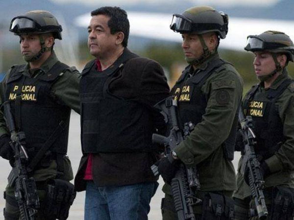 Condenan al editor de agencia vinculada a FARC