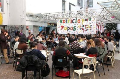 Estudiantes toman la facultad de Filosof�a y Letras de la UBA