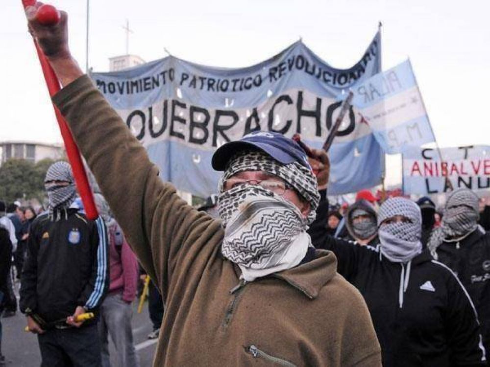 Corte de activistas de Quebracho frente a los tribunales de Comodoro Py
