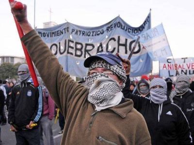 Corte de activistas de Quebracho frente a los tribunales de Comodoro Py