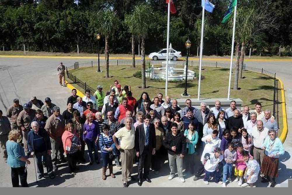 Paesani inaugur� la remodelaci�n de una rotonda en Don Torcuato