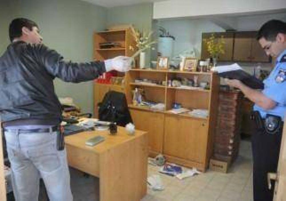 Asaltaron una oficina en el Alto y se llevaron $50 mil en dinero y cheques 