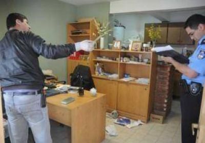 Asaltaron una oficina en el Alto y se llevaron $50 mil en dinero y cheques 
