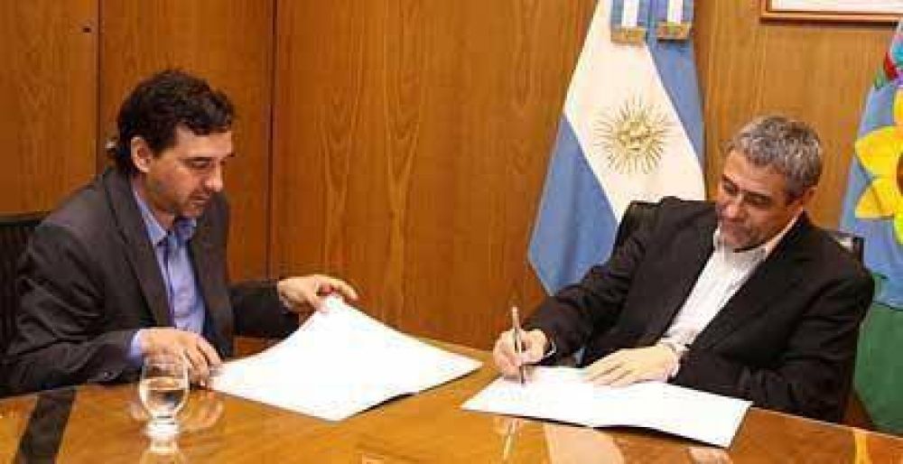 El Intendente Ferraresi firm� un Convenio con el Municipio de Puerto Pir�mide