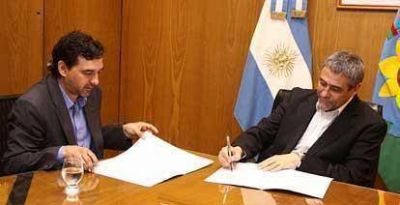 El Intendente Ferraresi firm� un Convenio con el Municipio de Puerto Pir�mide