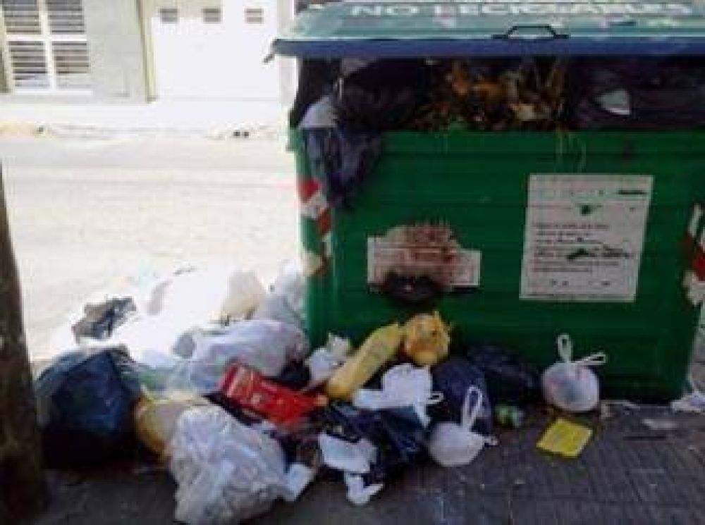El municipio intim� a Covelia pero no limpia los contenedores