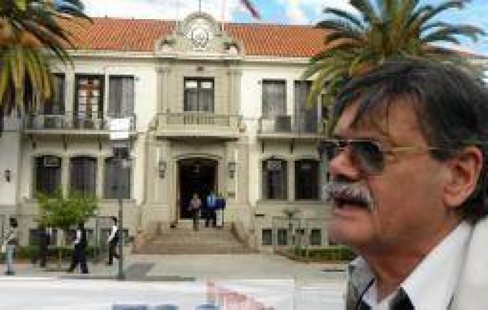 Un sector sindical, decidido a confrontar con la �Casa de las Tejas�