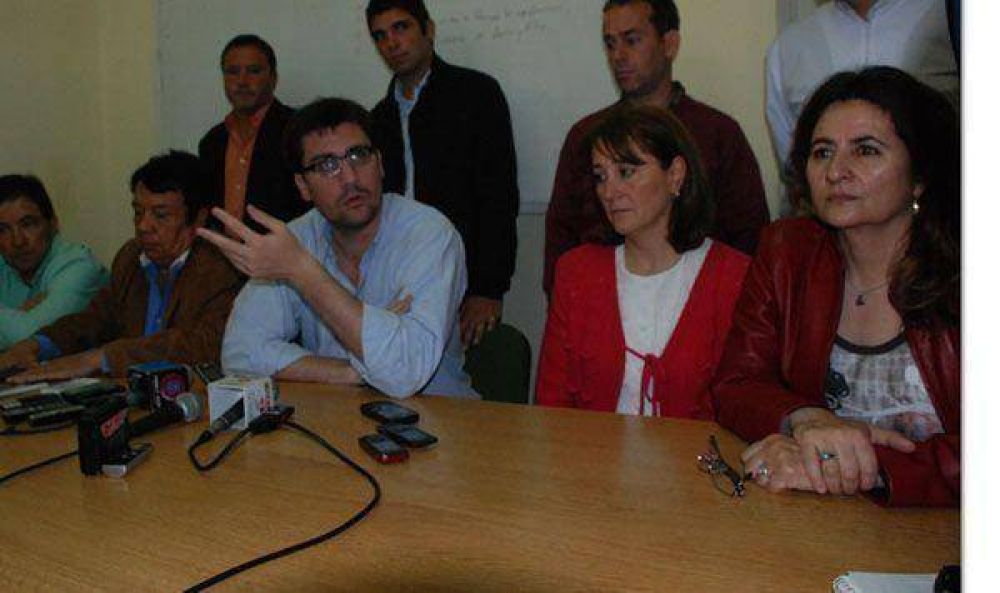 El ministro Juan Luna atendi� los reclamos de los profesionales de Chilecito