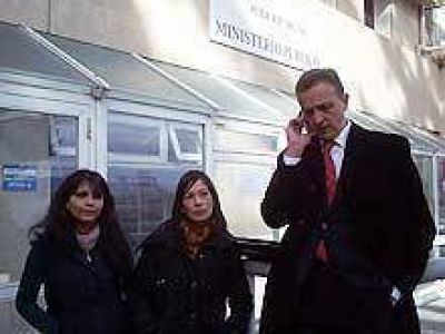 Denuncian a Casc�n y una mutual por estafa con tierras