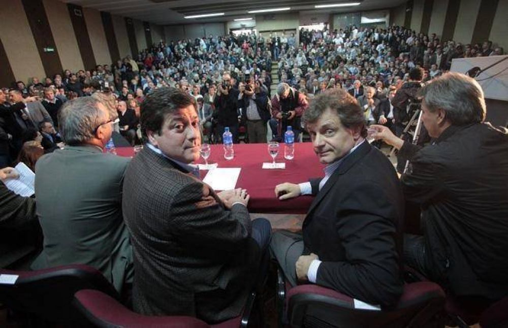 Mariotto y Pulti con la regulaci�n del juego