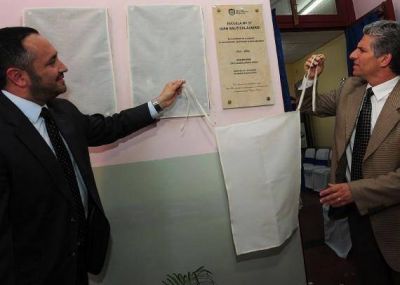El Gobernador particip� de los festejos por los 100 a�os de la escuela Juan B. Alberdi